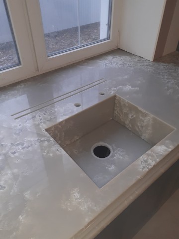 Столешница EtnaQuartz EQPM 023 WHITE ICE, фигурная кромка, интегрированная мойка
