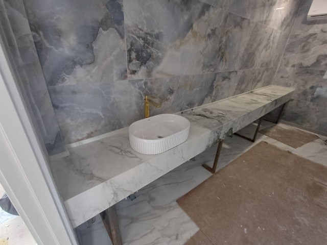 Роскошная ванная комната в стиле Calacatta из кварцевого агломерата