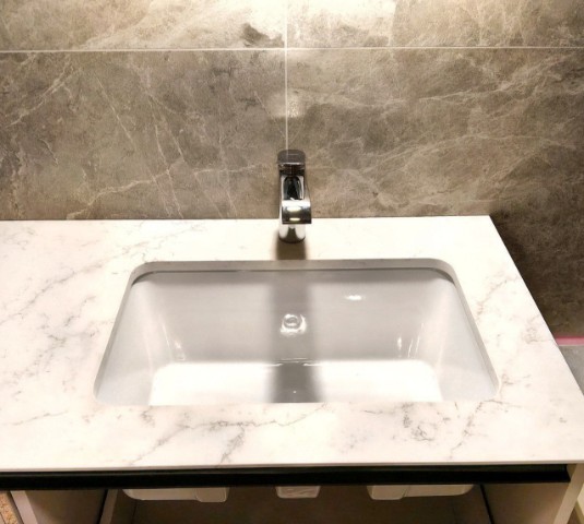 Мини-столешница с раковиной для ванной комнаты