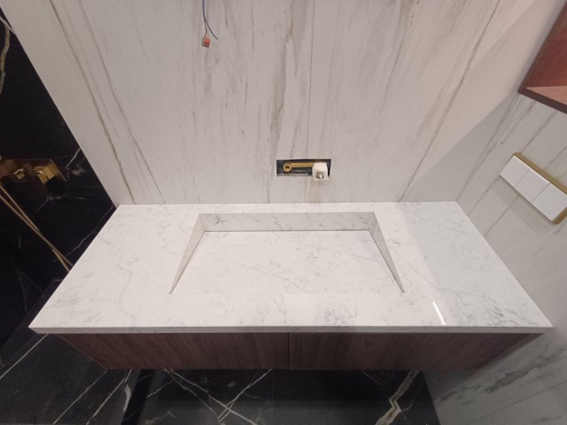 Монолитная раковина из кварца для ванной комнаты